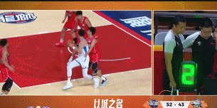 吴冠希上篮肘击徐昕，裁判不给吹罚，怕挨打就别打篮球

现在裁判吹罚争议很大，但吴