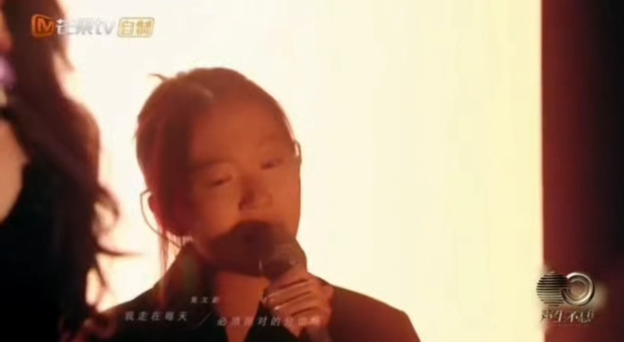 去听 窦靖童和莫文蔚的《天黑黑》这是我认为最像王菲声音的一首窦靖童 王菲的声音唱