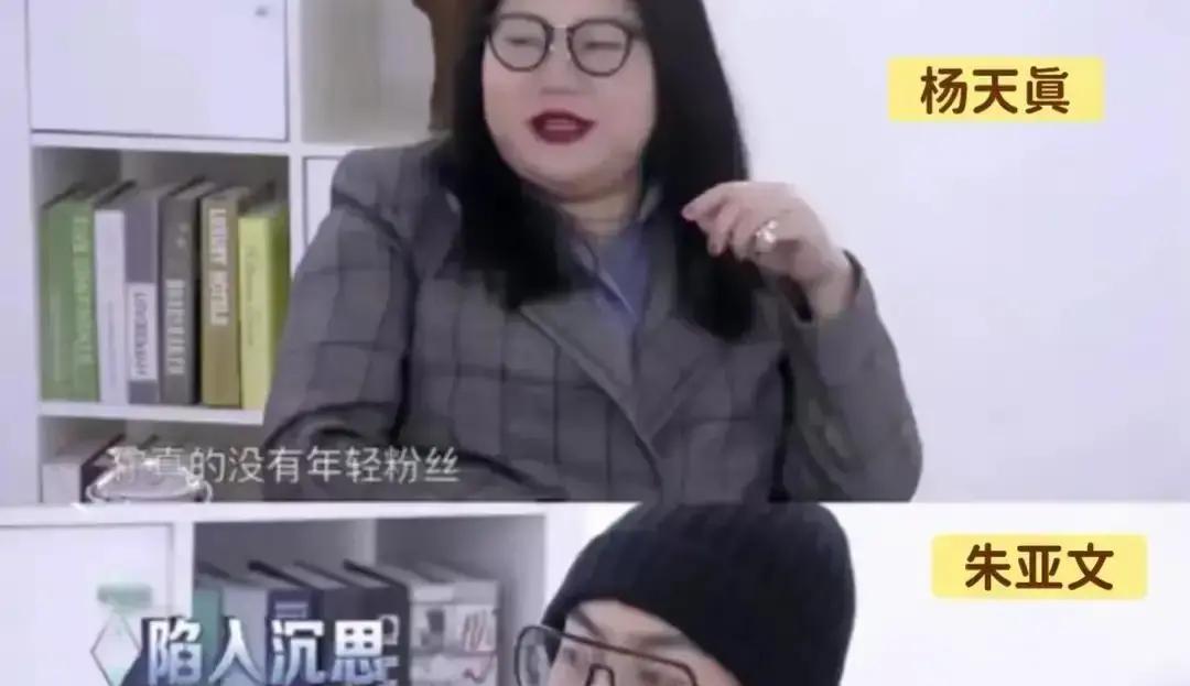 朱亚文这步棋，走得太险了！
当流量明星还在甜宠剧里打转，朱亚文直接推掉三部爆款预