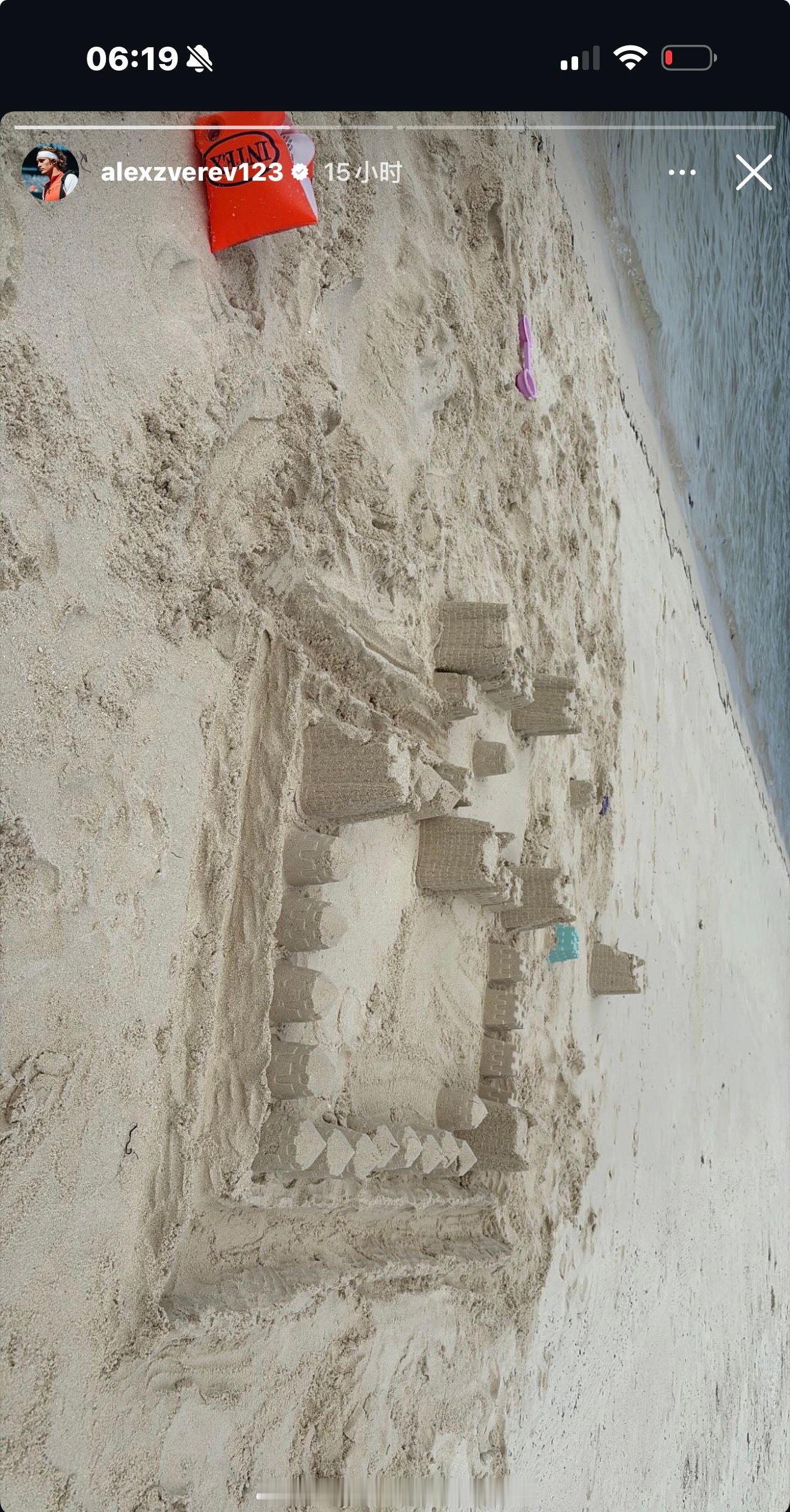 兹维列夫海边度假盖城堡。 