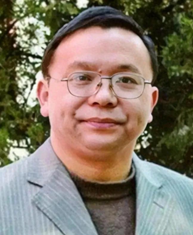 [太阳]你知道吗？那个揪出‘毒教材’的硬汉子彭帮怀，14年的坚持，22次法庭交锋