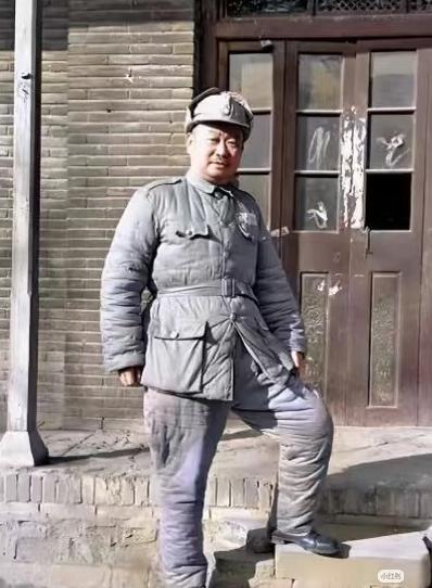 国民党原军司令刘峙的父亲，被村中恶霸活生生打死，刘峙返回家乡，看到杀父仇人，村民