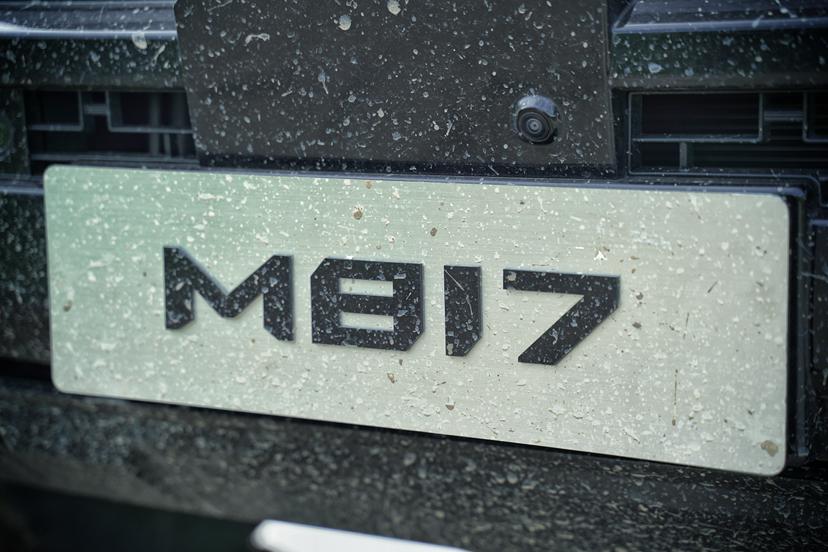 这次去川西试驾，感觉M817这车不仅是“硬派越野”，它更像是个军工版心理按摩器。