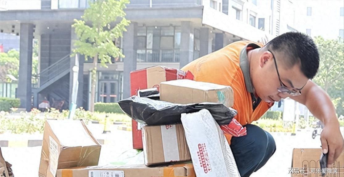 别再骂快递慢了，这群人正在批量离开，看完沉默了。
 
最近很多人发现，快递变慢了