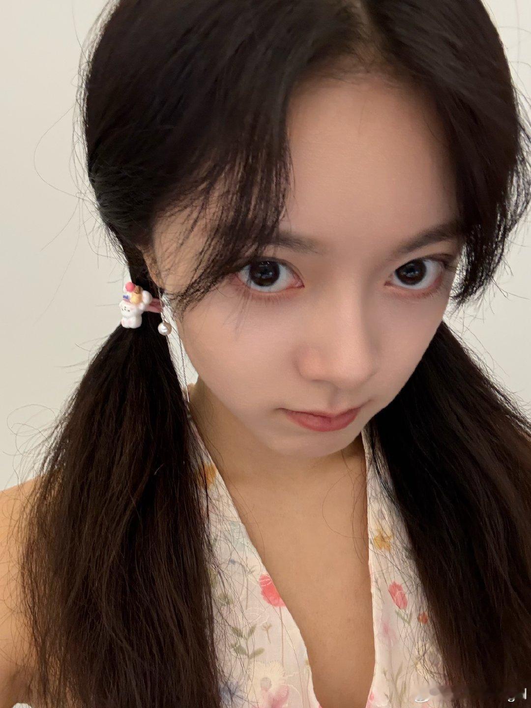 赵今麦双马尾自拍支持林其乐赵今麦樱桃琥珀赵今麦双马尾自拍好美好漂亮，一秒穿越回《