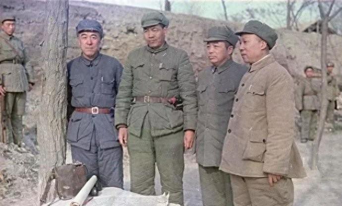 古怪的一野：打到最后彭总都怕镇不住，十万大军几乎成了"川军"1949年初，西北野