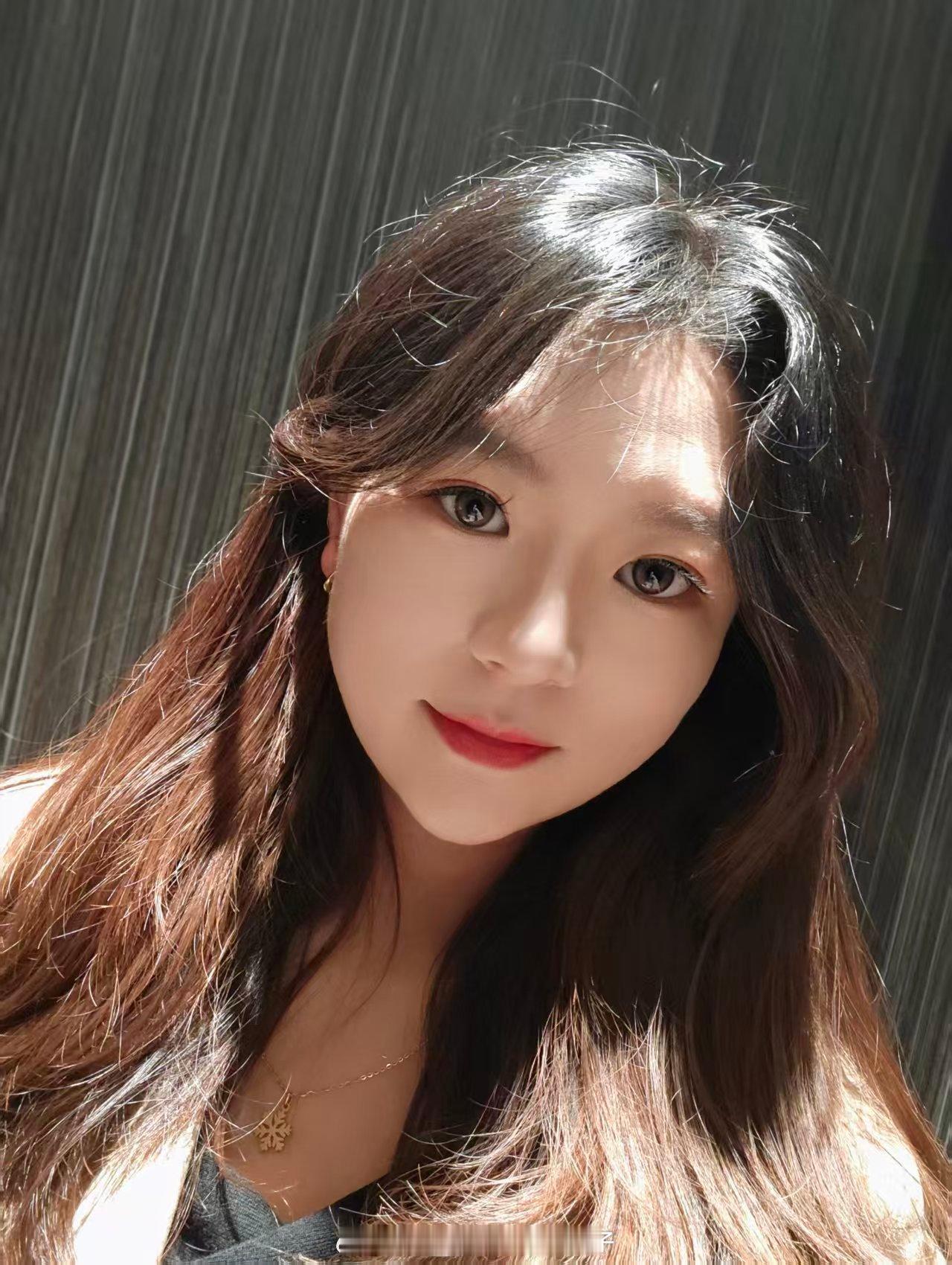 晚上去发布会没来得及吃饭本来想着减肥不吃了没想到回酒店还有餐那就少吃点吧日常分享