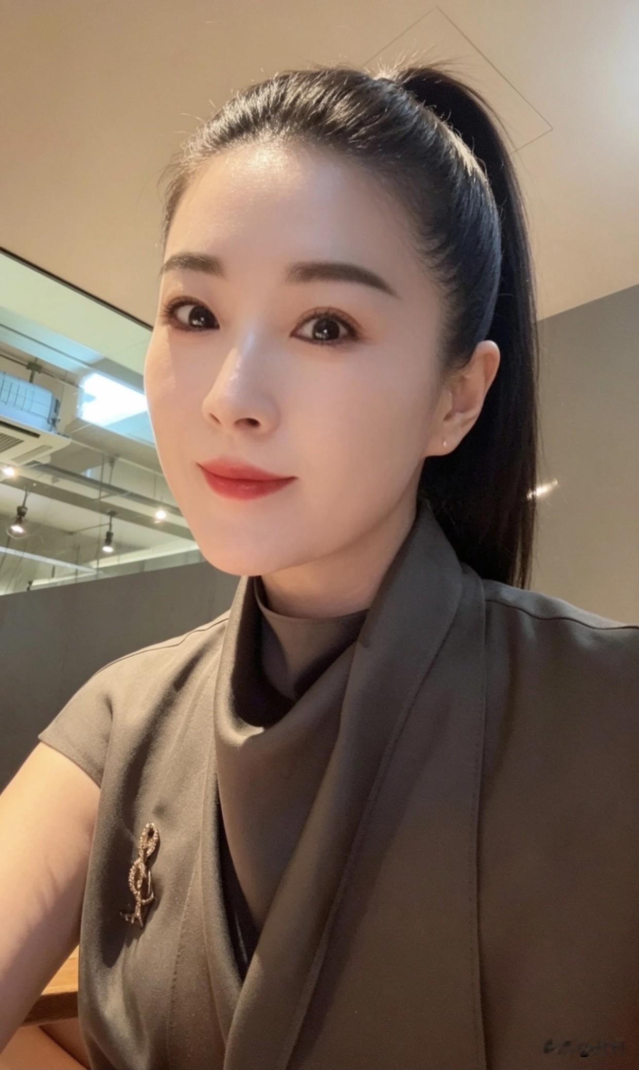 中年女人最大的魅力是什么?有成熟的思想，看待事情更全面深刻。