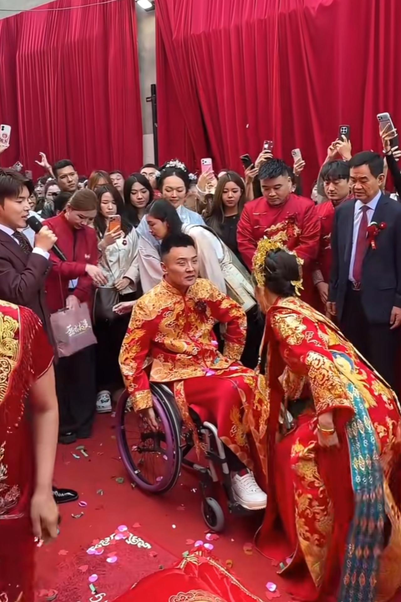 多年这小子太幸运了，虽然双腿残疾但是娶了高学历、身体健全的妻子，妻子丫丫在结婚这