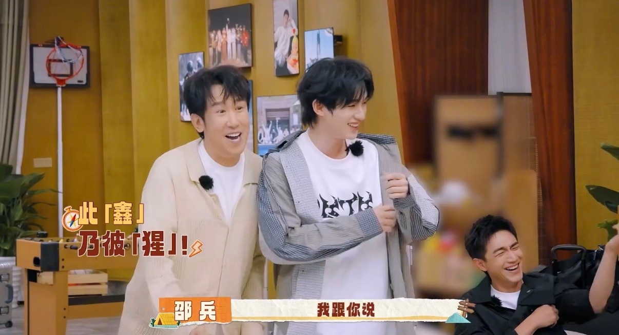 丁程鑫吃完香蕉直接唤醒本能没想到丁程鑫还有这么可爱的一面，吃完香蕉触发本能反应，