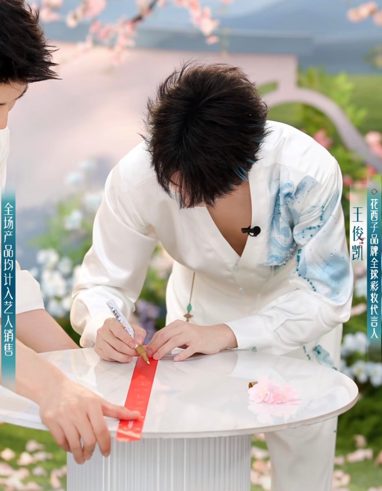 王俊凯直播国风造型 有一说一，王俊凯代言的花西子气垫是我用过各种牌子里最喜欢的，