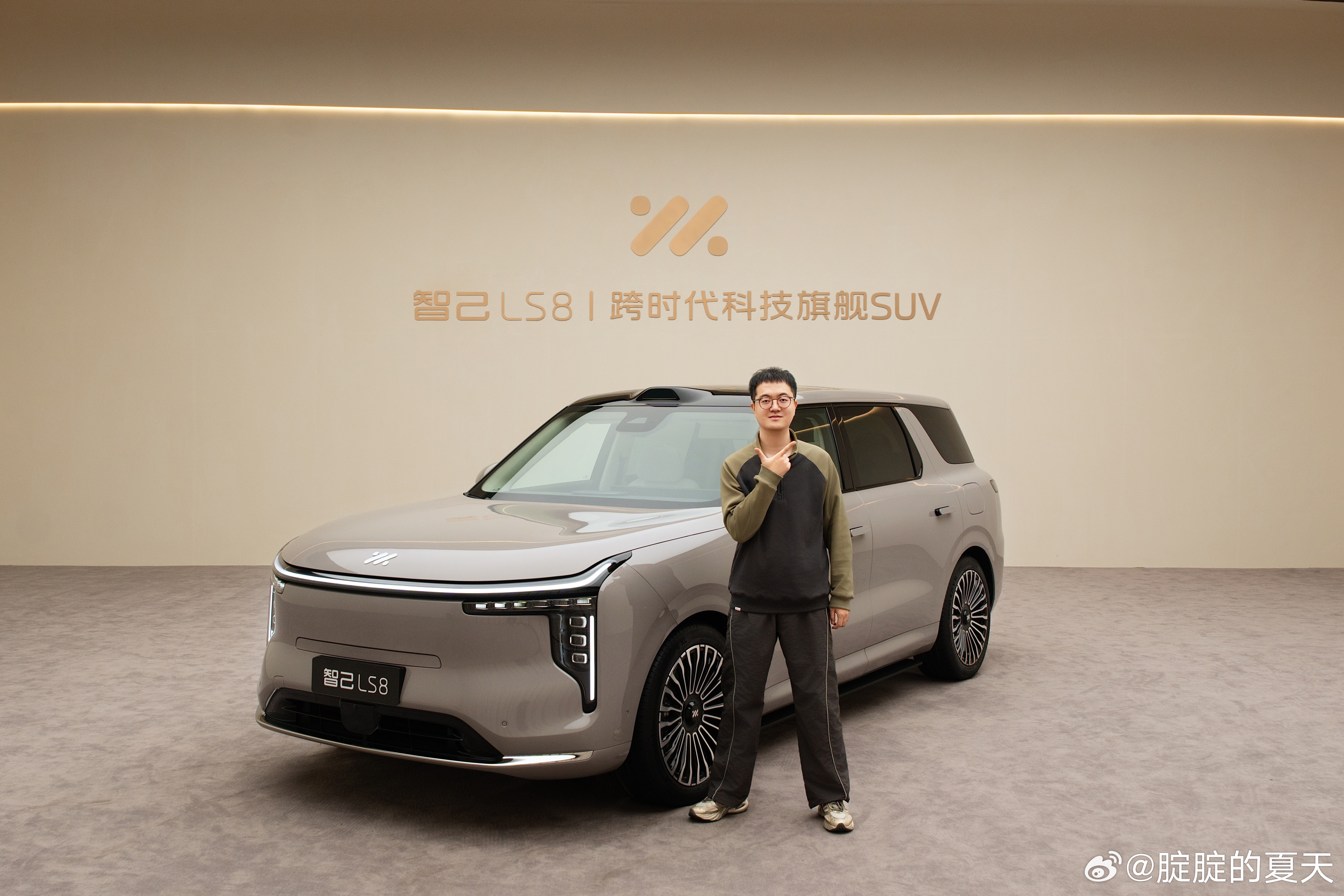 被智己帅到了（谐音梗）智己LS8预售发布定档3月26日