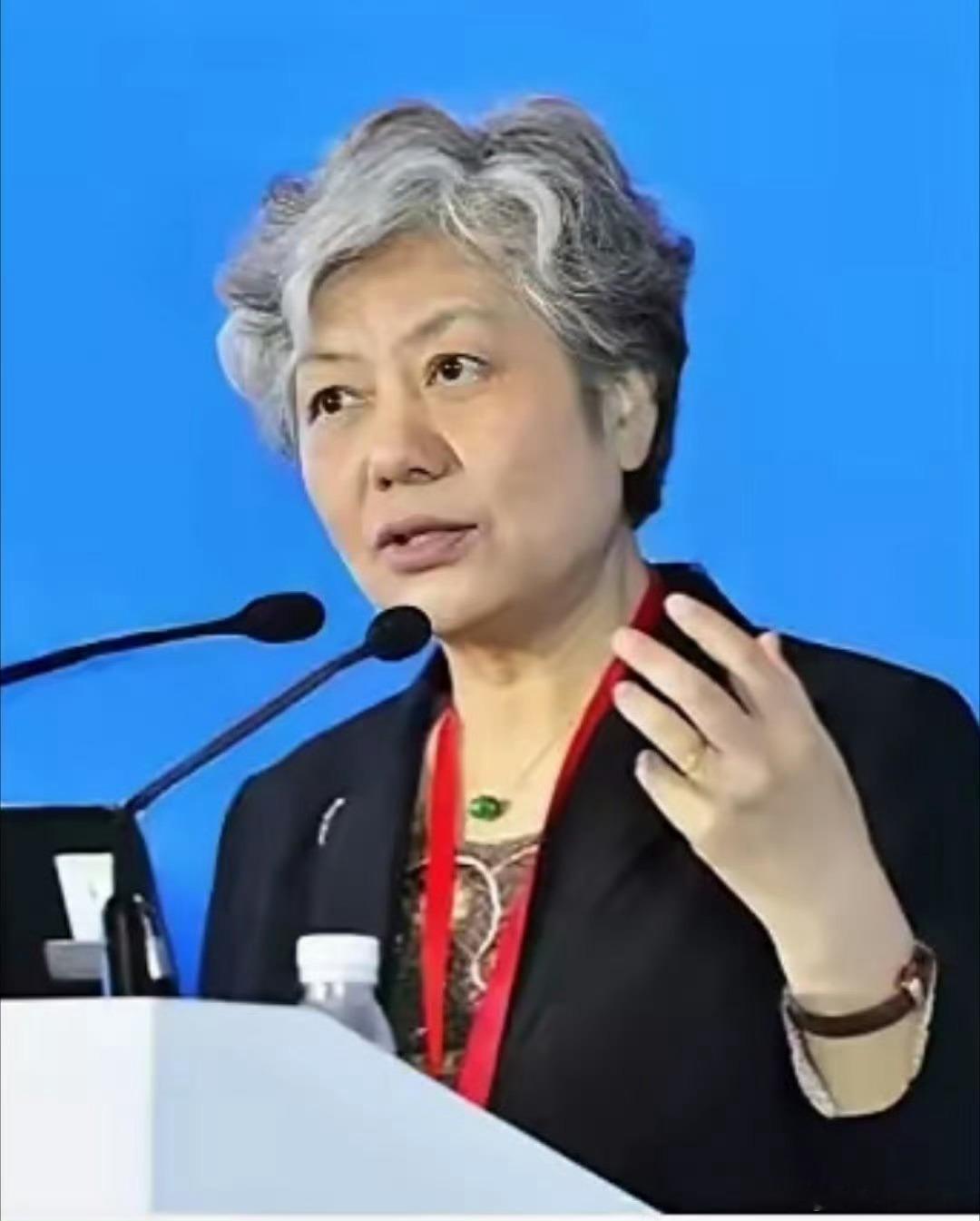 中国人民公安大学教授李玫瑾建议：日后若是碰到帮助老人反而卷入纠纷的情况，尤其是在