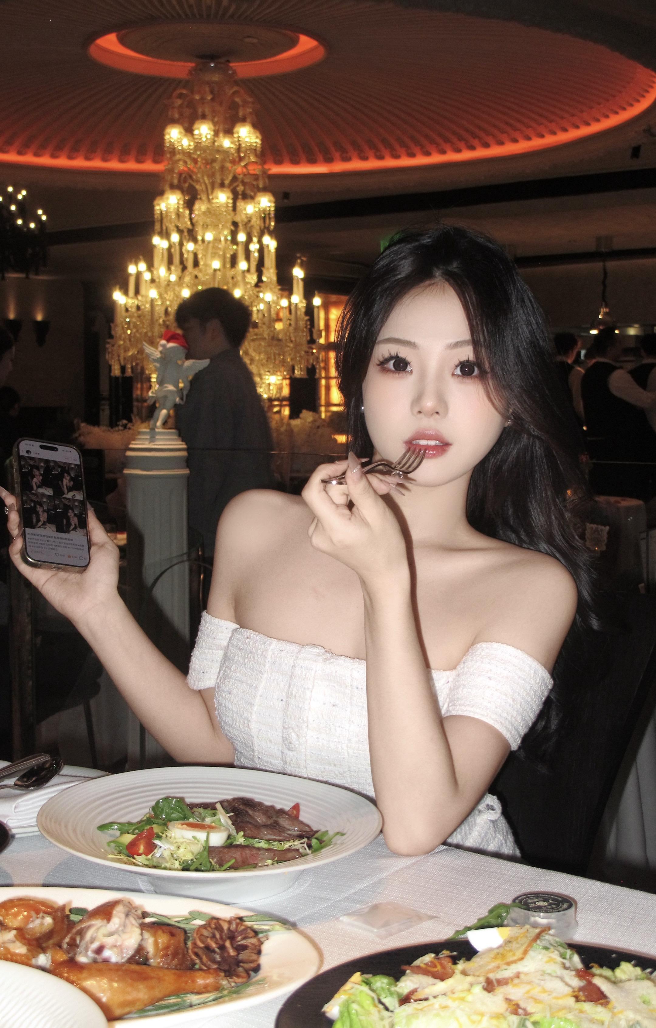 学一些吃漂亮饭的拍照姿势