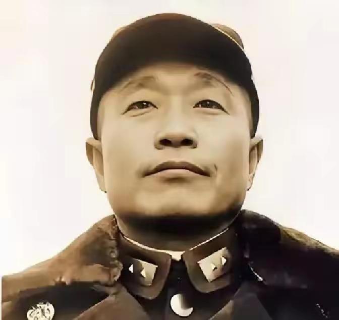 1948年冬，杜聿明部下擒获7名解放军，他随即签令：原地击毙，副参谋长冒死阻止，