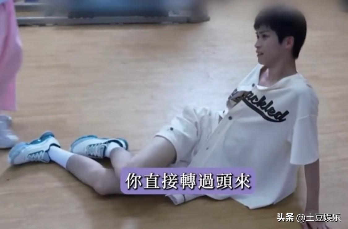 郑月月这优美的姿势。哈哈哈哈哈哈哈