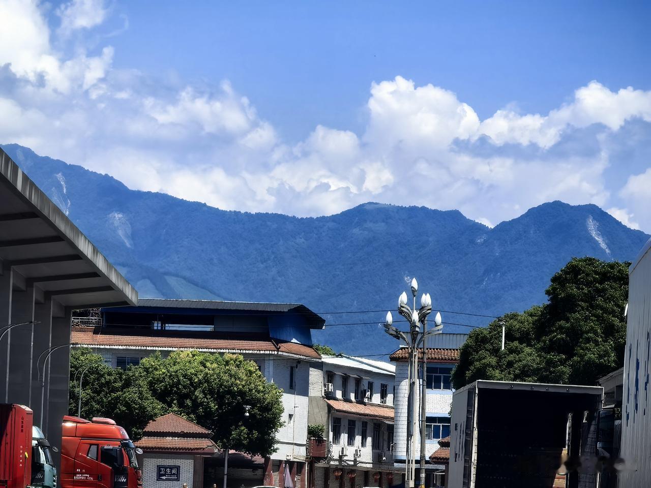 今天的绵竹仿佛有点高原的感觉随拍天空风景
