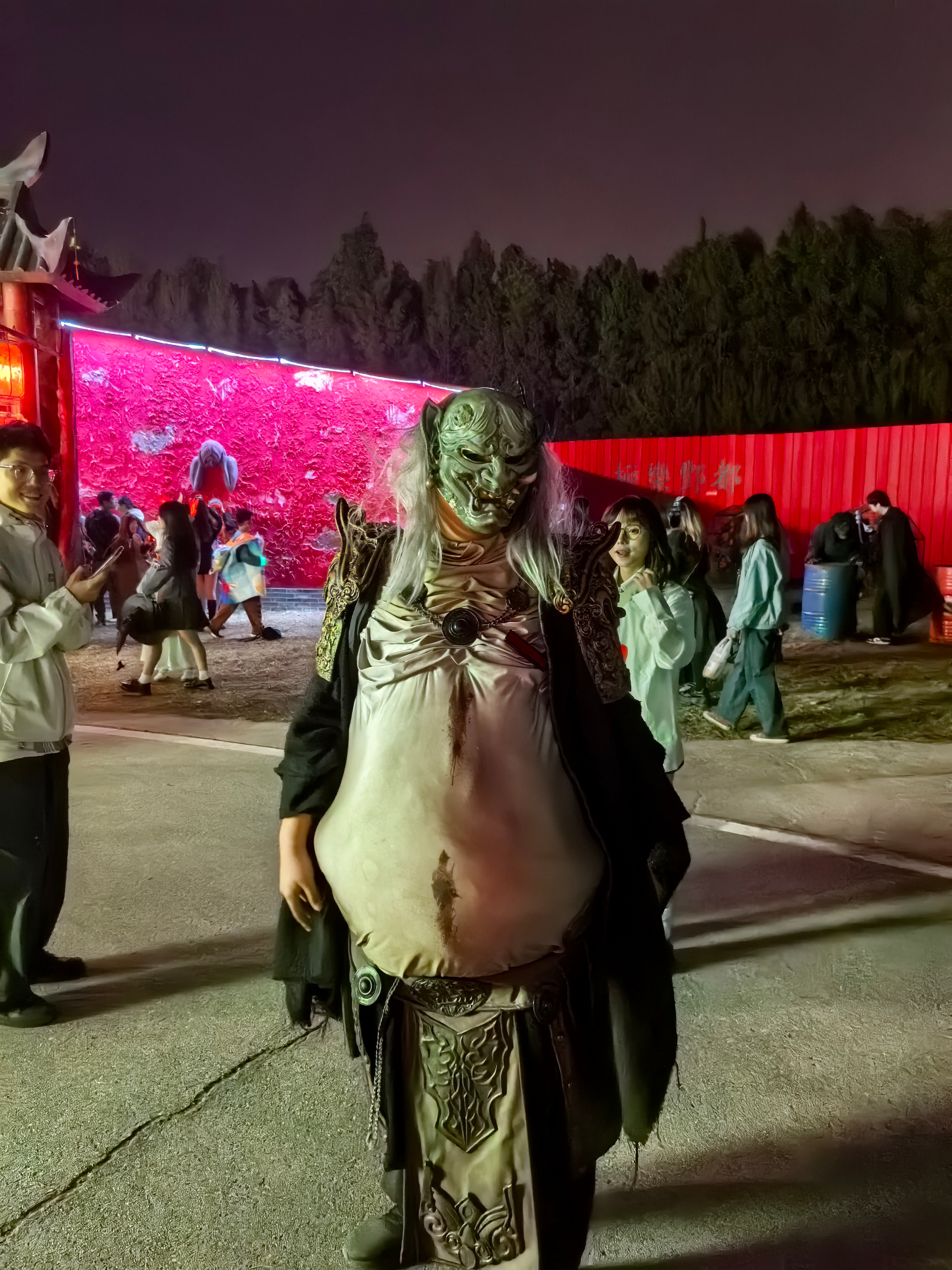 下午四点半到晚上九点半，5️⃣个小时，1️⃣1️⃣个鬼屋，人生第一次去鬼屋，大概