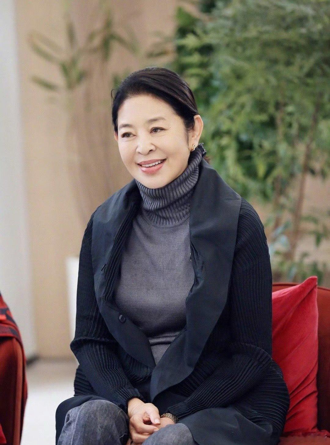 倪萍说大家别轻易放弃婚姻 倪萍那句“大家别轻易放弃婚姻”让人深思。在婚姻中，难免