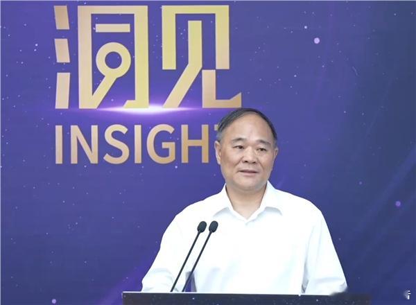 李书福：吉利收购老牌企业是为了学真本领、练真功夫5月28日，在洞见活动论坛上，吉