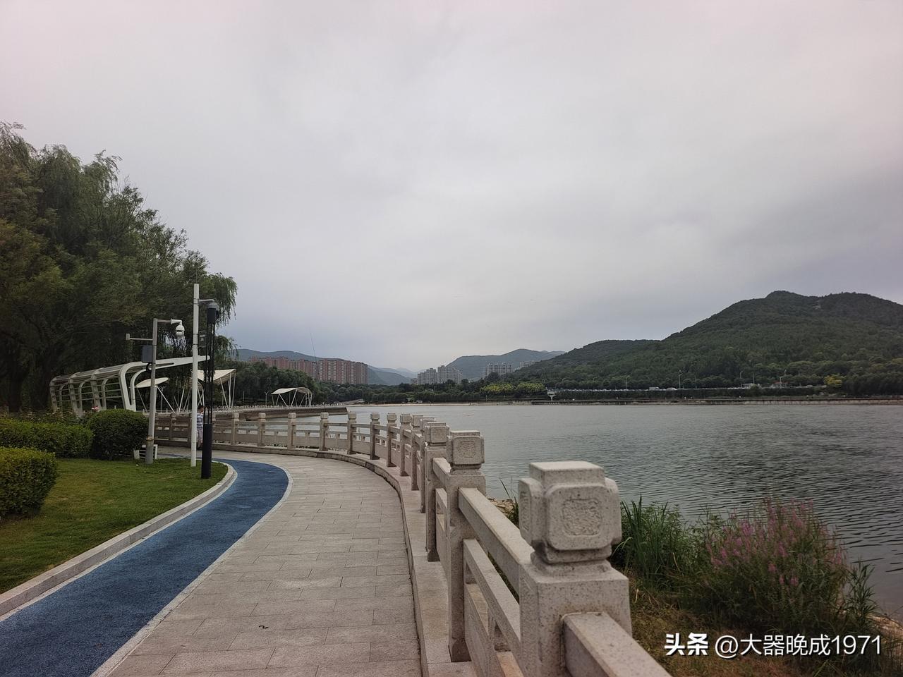 头条私信对与否
我的意见供参考
发表情来发问候
礼貌相互打招呼
发祝贺来发恭喜