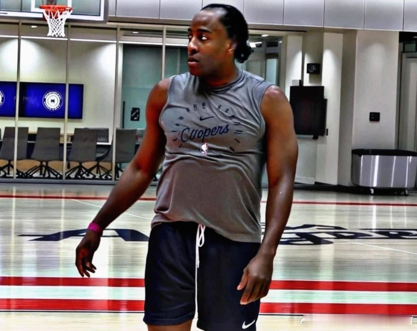 NBA[超话]  他是谁。 ​​​