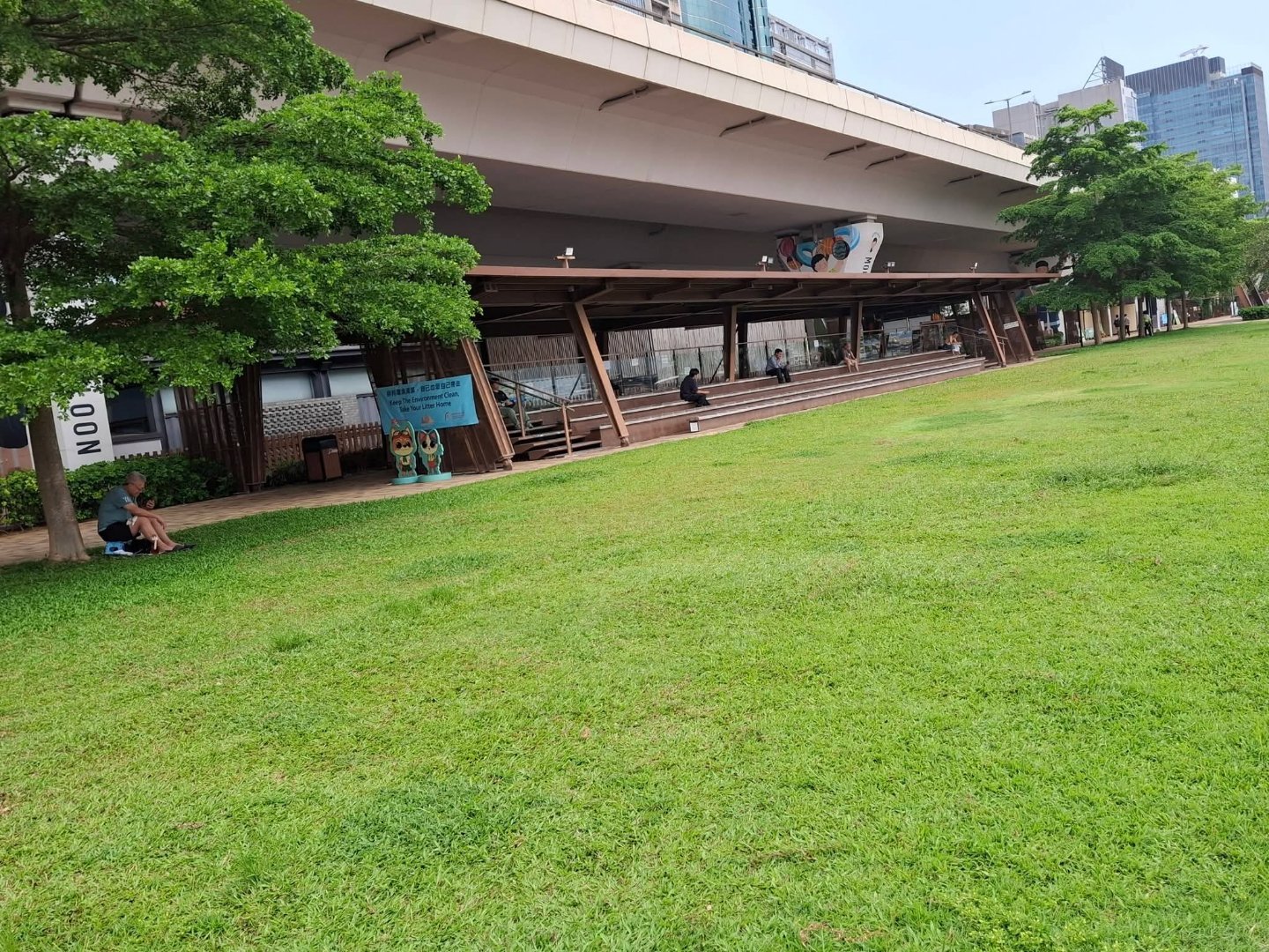 阳光信用预留一段闲散时光，漫无目的四处闲逛，偶遇细碎欢喜，治愈日复一日疲惫。 