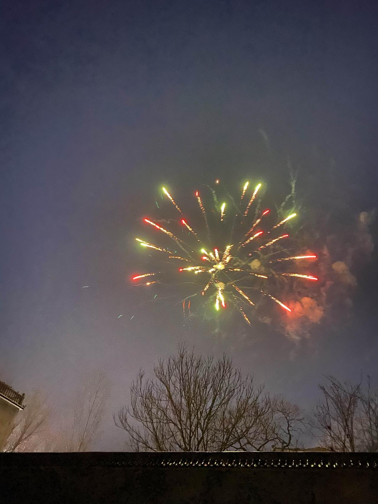 年底是最忙的时候，每天6点起床，
早出晚归，我发现自己反而能将写作时间空出来，可