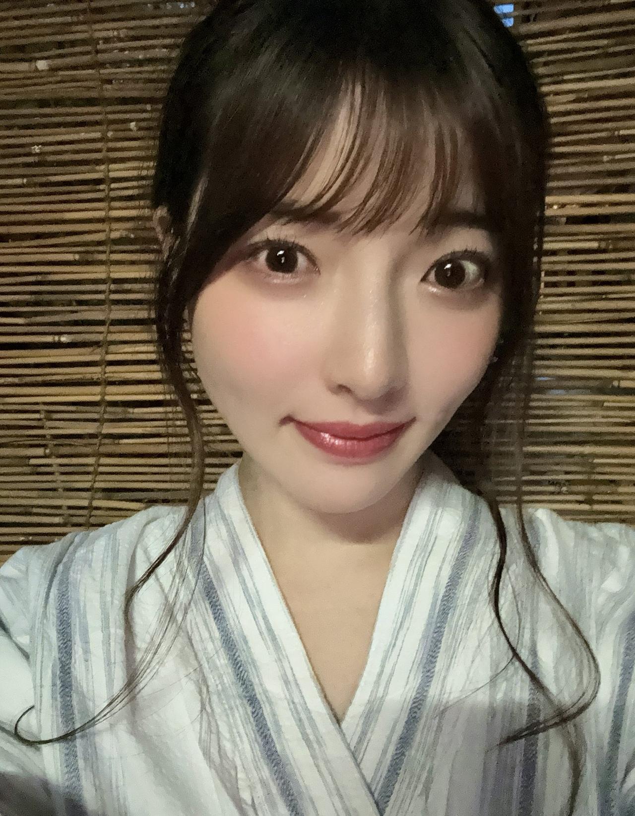 翻了翻自己存了快3年的观影清单，最偏爱的女神还得是彩月七绪。
第一次刷到她的作品