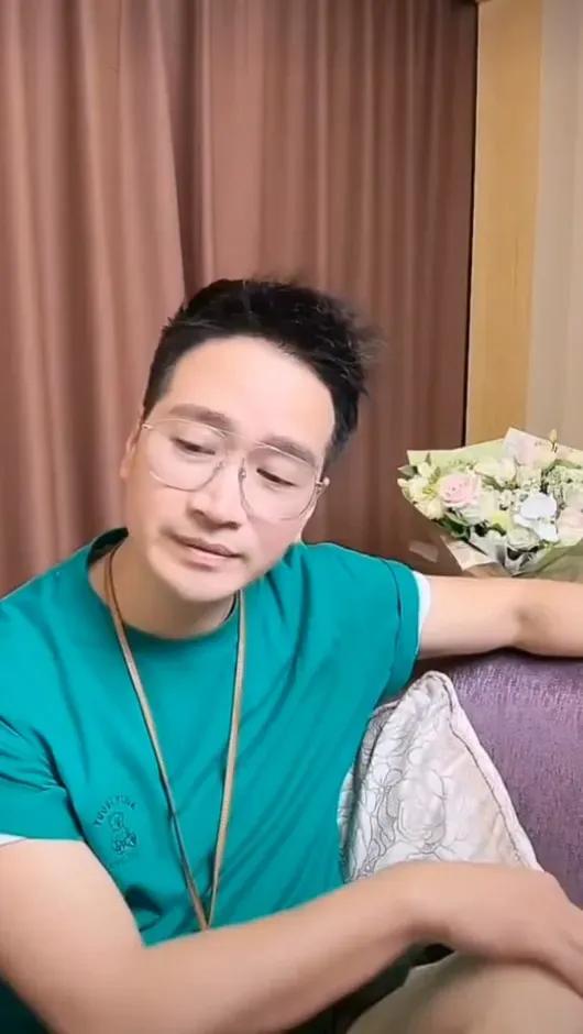 何晟铭的“大度”只不过为了再回于正怀抱！

这两天大家吃瓜都吃腻了吧？于正和白月