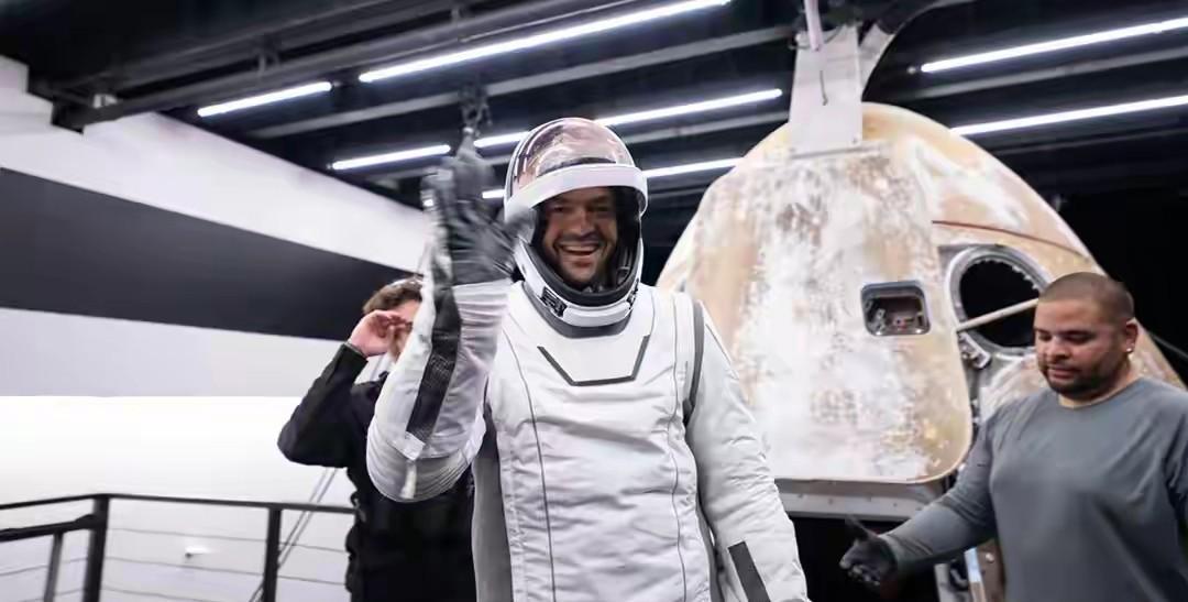 快讯！快讯！
 
美国前总统特朗普突然宣布了。
 
昨晚，多家外媒称他表示将再次