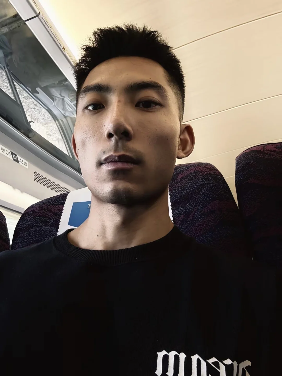 一组车上的自拍