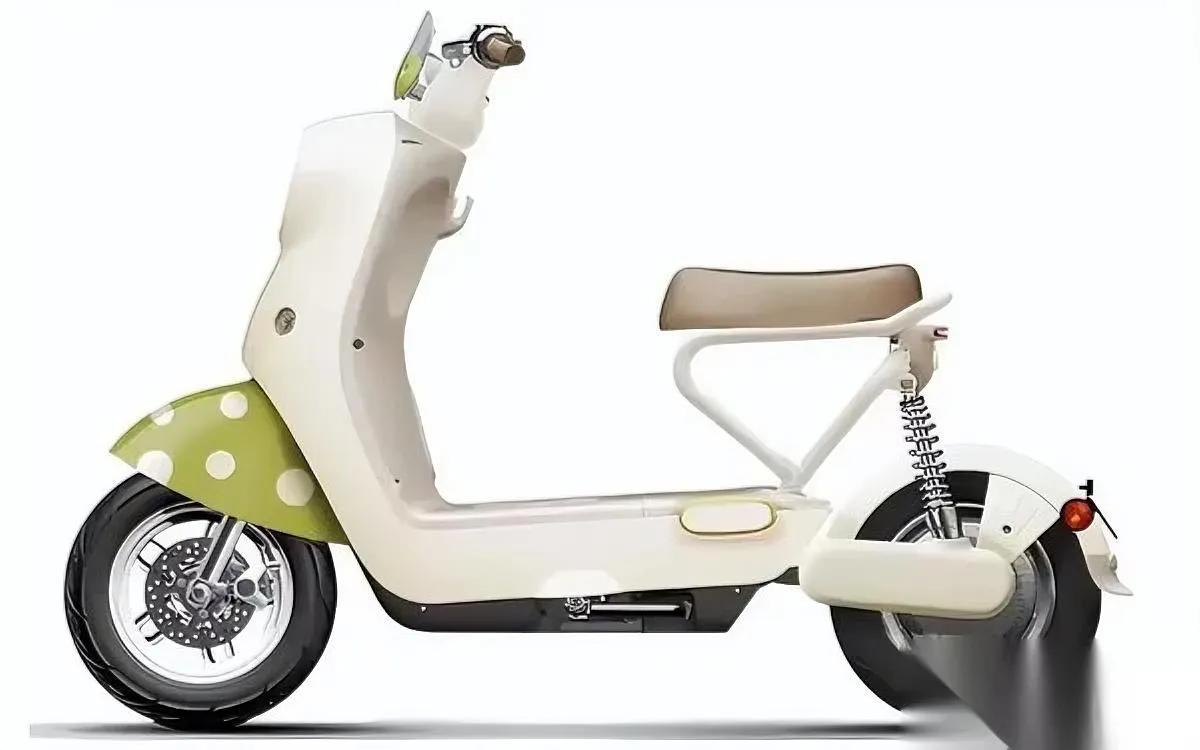 专家喊生三胎的人

麻烦看看这电动车

连个儿童座椅都塞不下，到底给谁用的？
