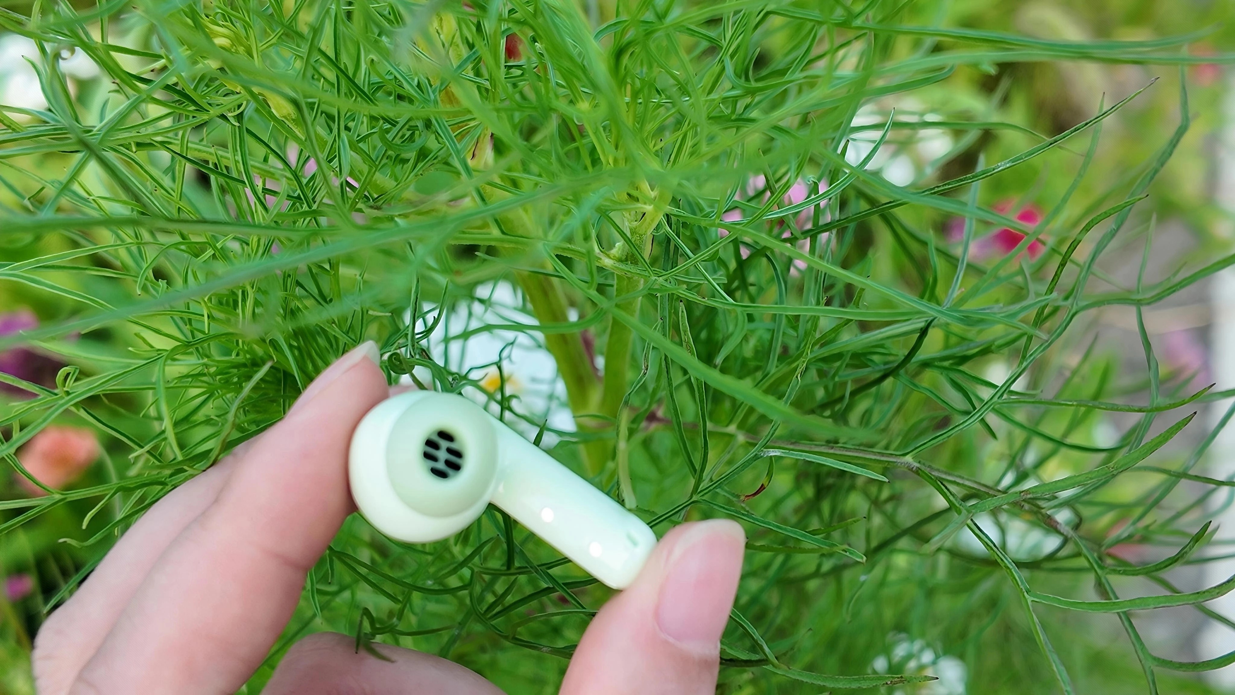 今晚发布会，除了备受瞩目的荣耀x70 ，Earbuds A Pro耳机也赚足眼球