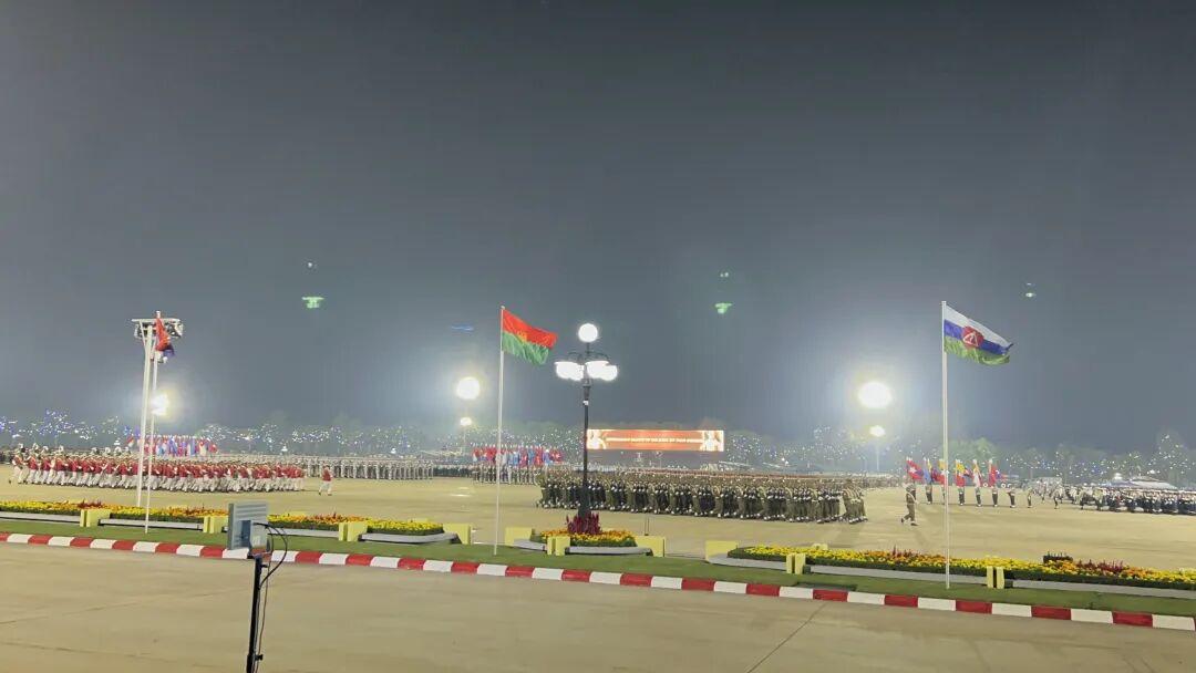 缅甸举行建军81周年大阅兵！敏昂莱发表重磅讲话，军方领导层将迎来调整
 
当地时