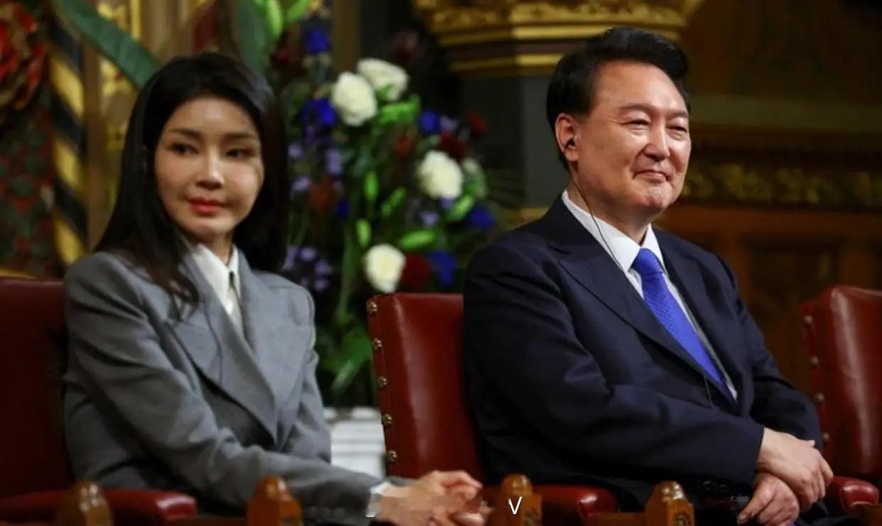 韩国前总统尹锡悦妻子金建希被捕众所周知南韩大统领是高危职业，但是把第一夫人抓起来