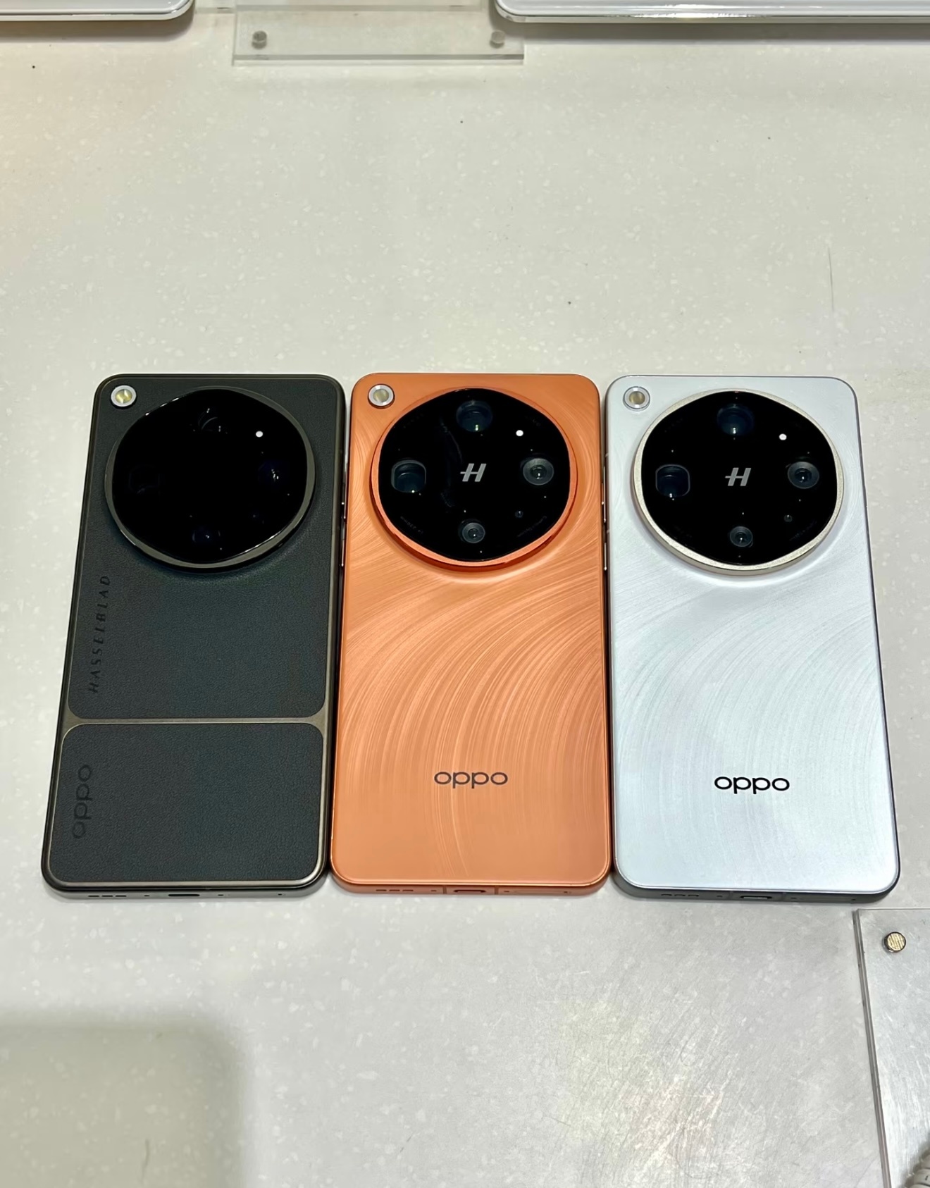 OPPOFindX9Ultra今日官宣有些线下店可以摸到了三选一选哪个？？ 