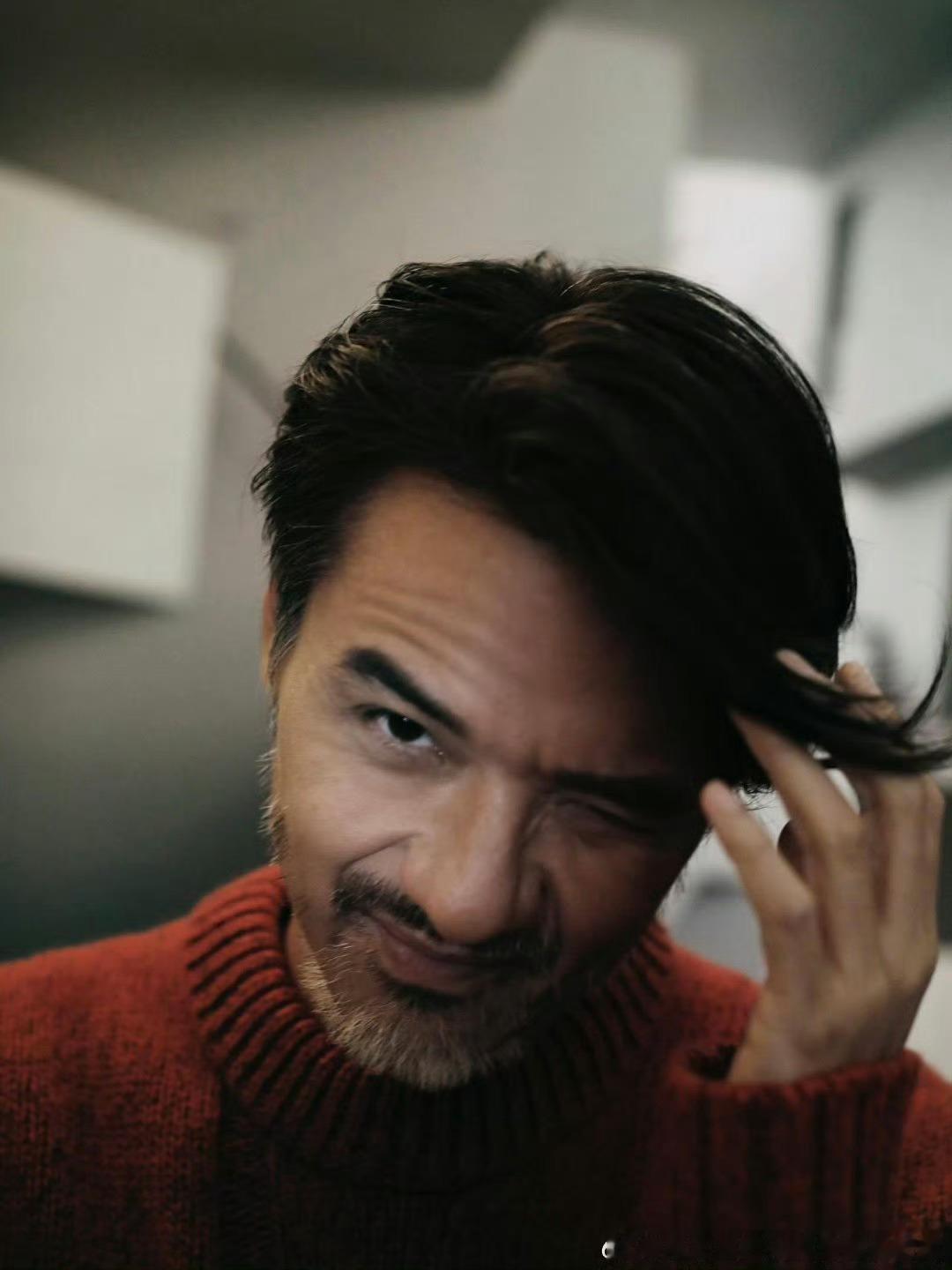 难怪有故人之姿原来是美少年本人 小时候沉迷冯德伦的少年气，长大后被他在《夜幕下的