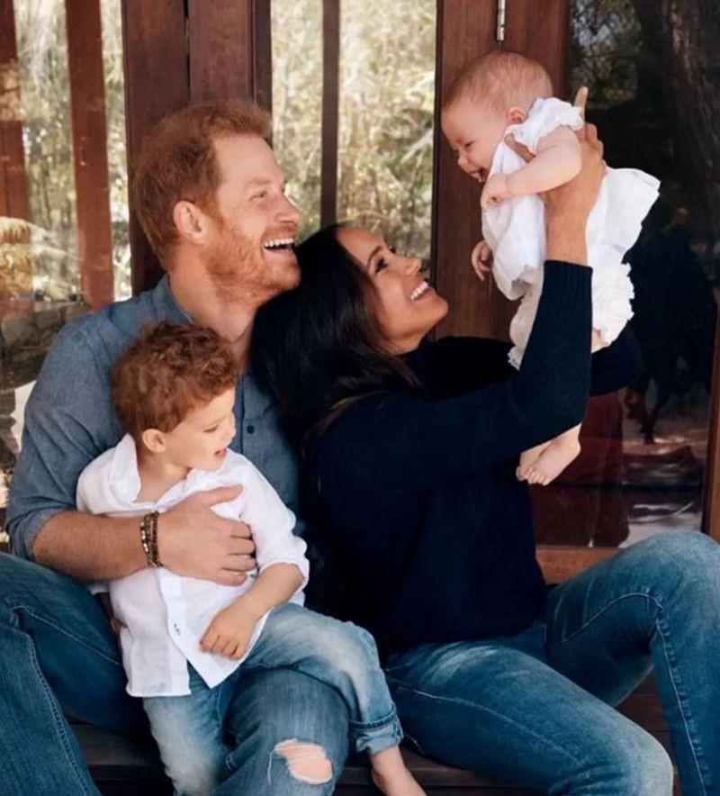 查尔斯国王有机会见到阿奇王子和莉莉贝特公主了，2026年1月将做出最终决定。目前