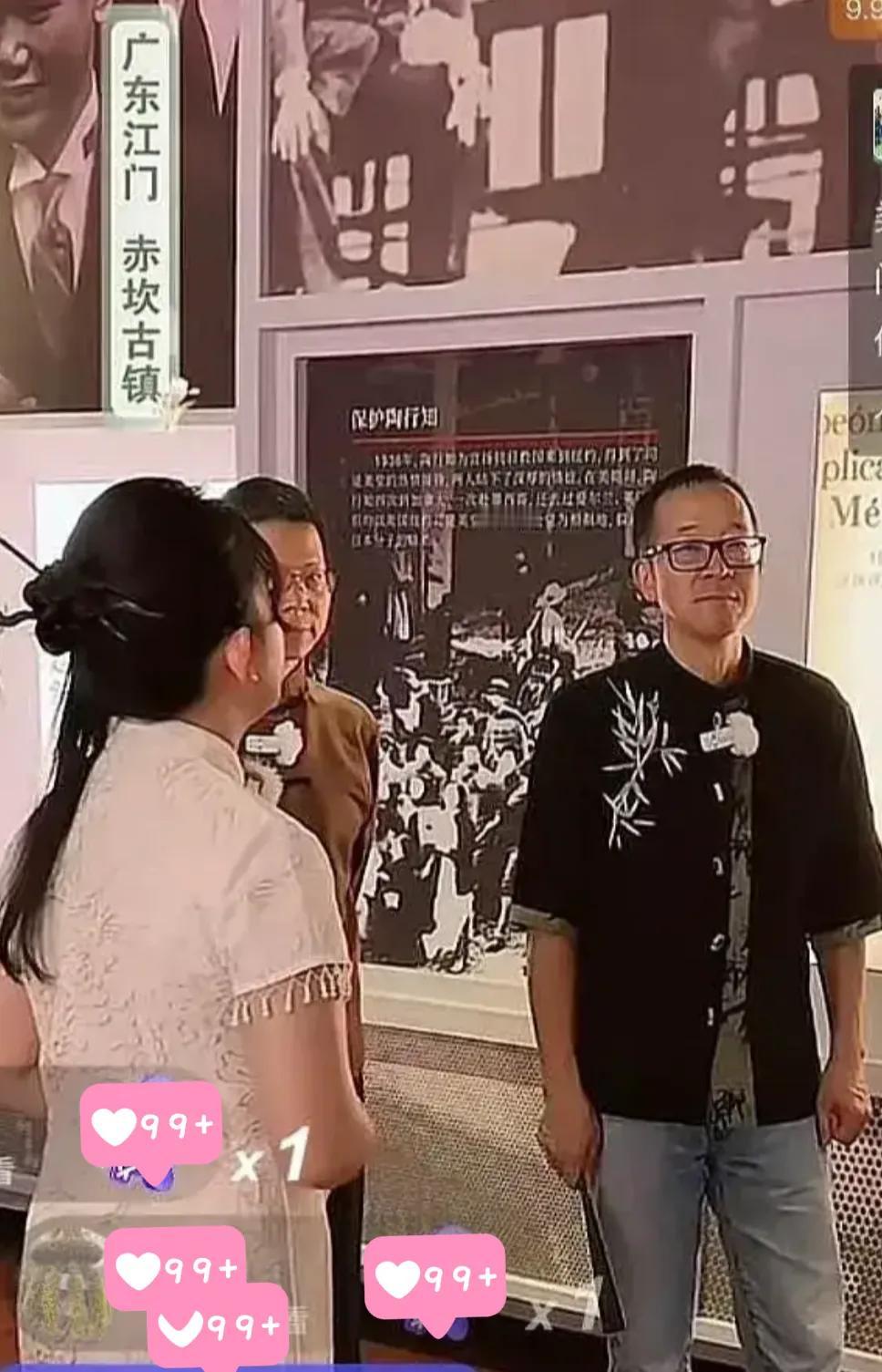 本来不想说俞老师的，但刷到太多“灯红酒绿”了，在赤坎古镇，俞老师一行看到古镇的晚