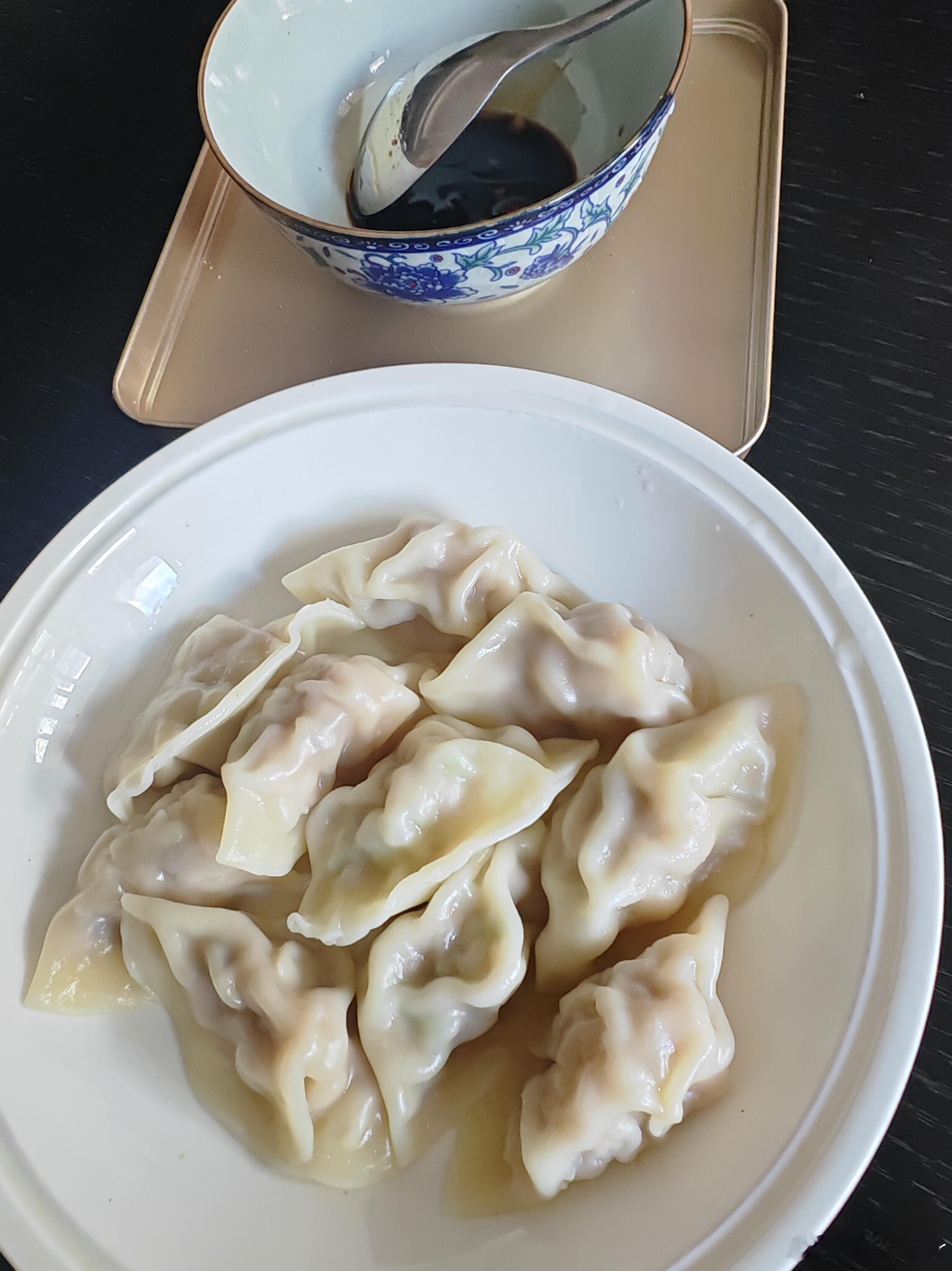 自己在家包的饺子，成本20来块钱可以吃一个星期早餐。半年只吃水煮菜致胰腺不可逆损