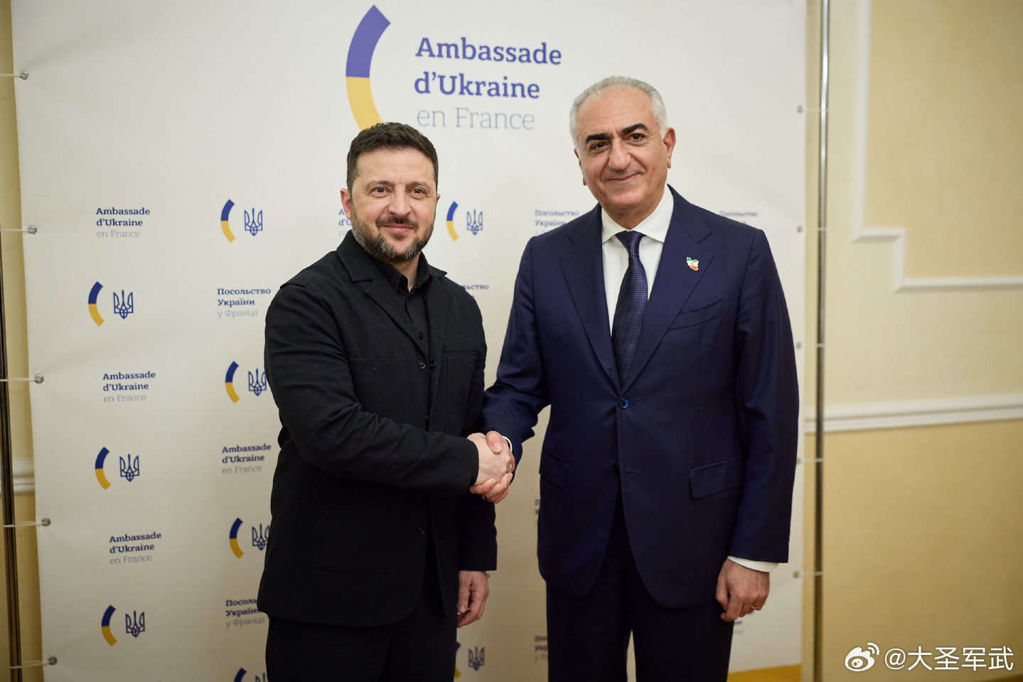 泽连斯基：“我在巴黎会见了流亡的伊朗王储。我们详细讨论了伊朗及周边地区的局势，以