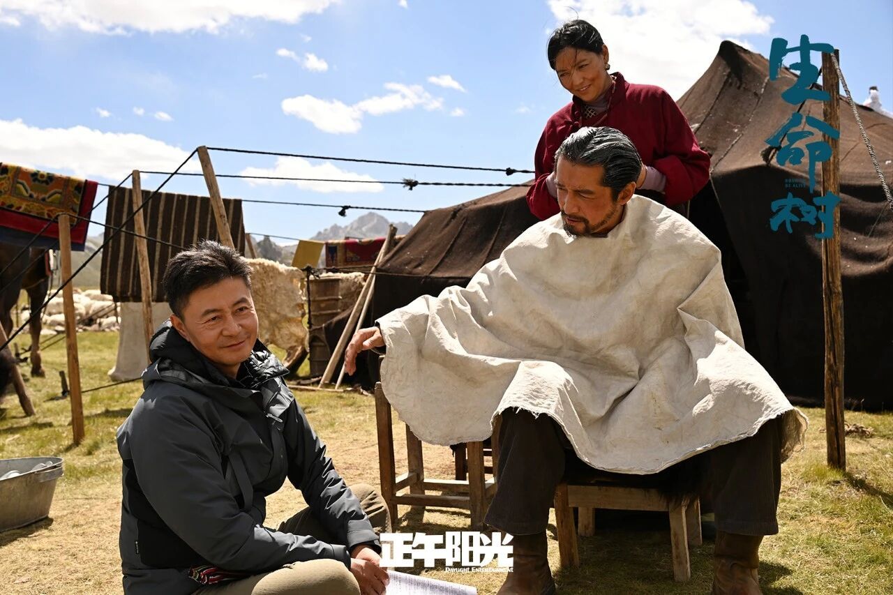 生命树剧组不养闲人梅婷抱着生命树导演的女儿  据新浪娱乐工作室了解，《生命树》导