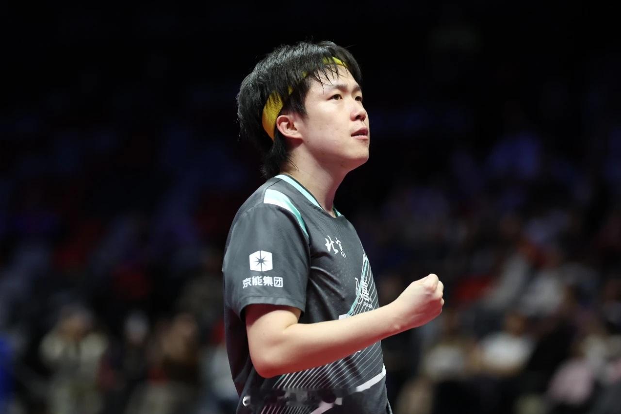 第十五届全运会乒乓球男单铜牌赛第四局，王楚钦11-5袁励岑，大比分3-1领先！这