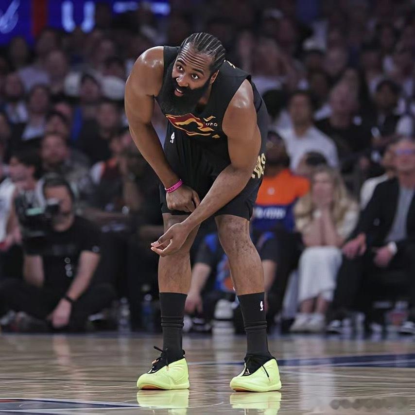 NBA东部决赛G4，骑士￼主场惨负尼克斯￼，大比分0-4被横扫出局。这样，哈登￼