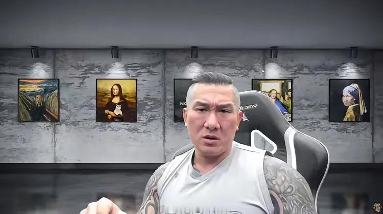 馆长又要来大陆了，这次是到北京谈合作。

不少人起哄说让馆长把刺青洗掉，馆长可别