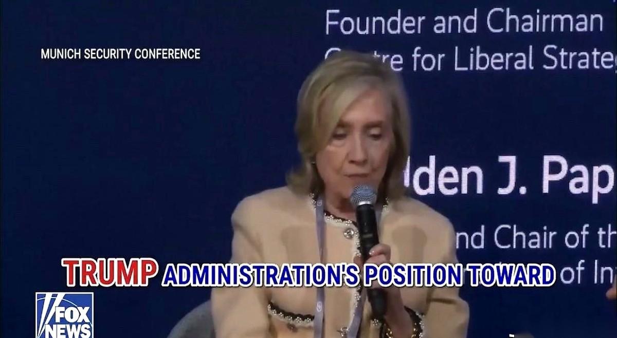 前国务卿希拉里一句话，直接把矛头戳向了特朗普。
她说，逼乌克兰跟普京签投降协议，