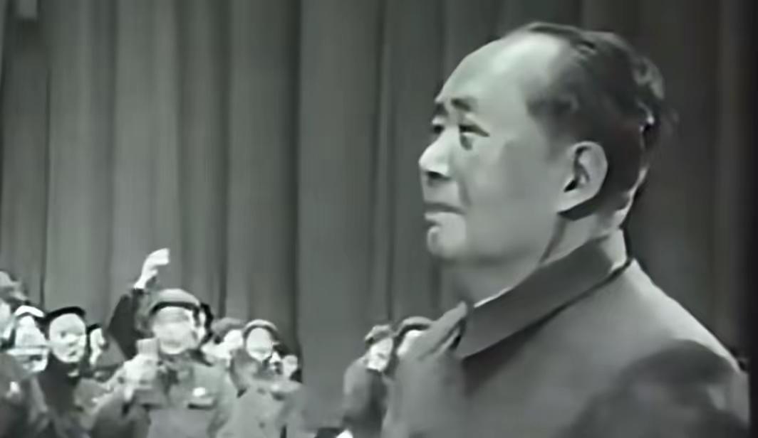 被误解几十载，他从未埋怨过半分
 
直到最近，才终于看懂这位老人的选择。
 
当