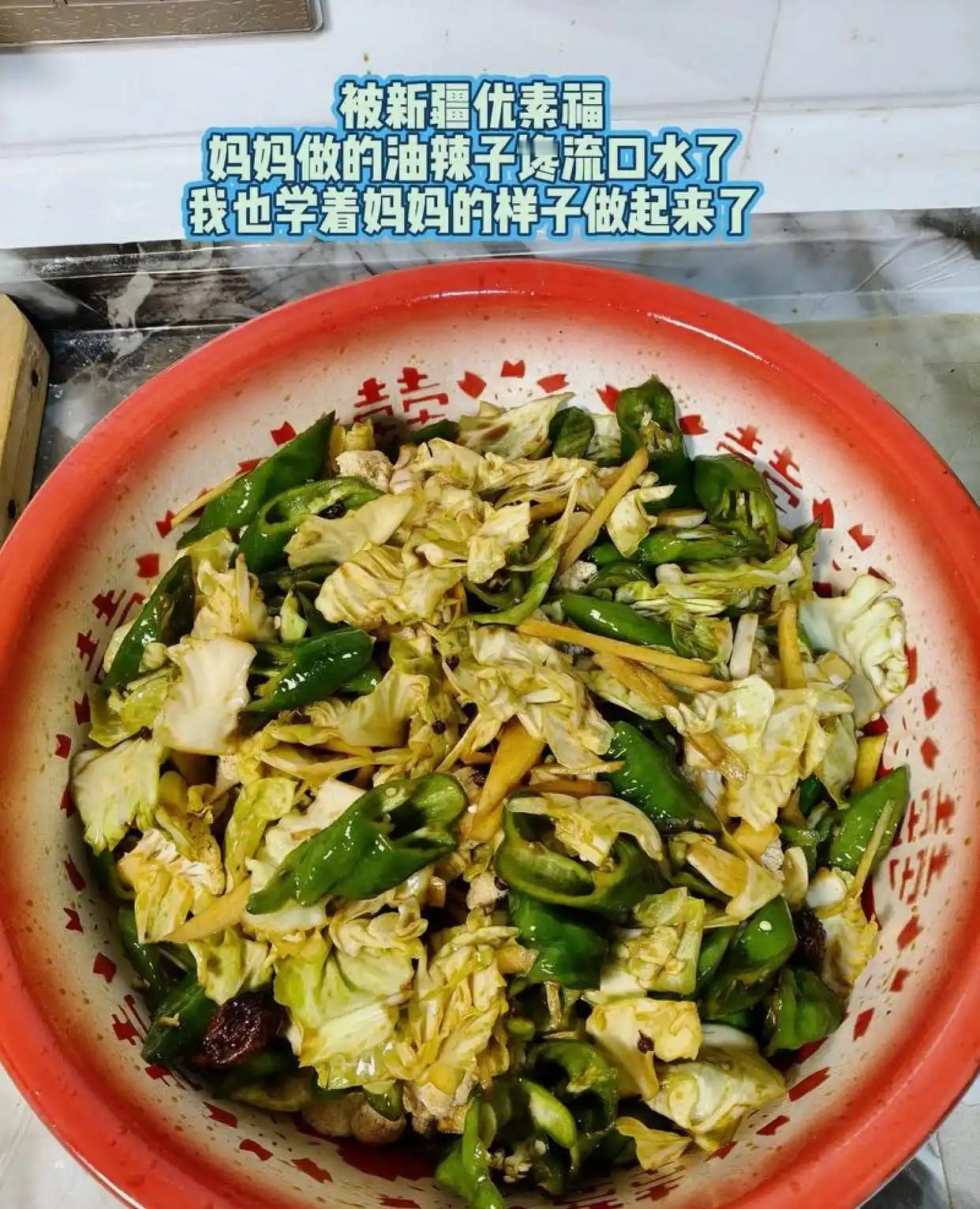 优素福妈妈从腼腆到自信，温柔背后藏着不为人知的坚强，她用真实和善良赢得无数人的心