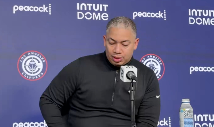 记者问了泰伦·卢，球队在这波四连胜中接连击败强队意味着什么。他对科怀·伦纳德给予